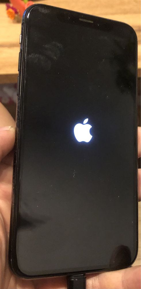 Iphone x uszkodzony wizualnie dobry