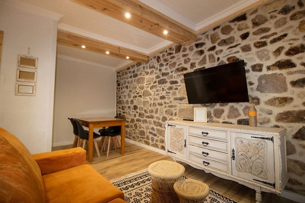 Fotografias e montagens.