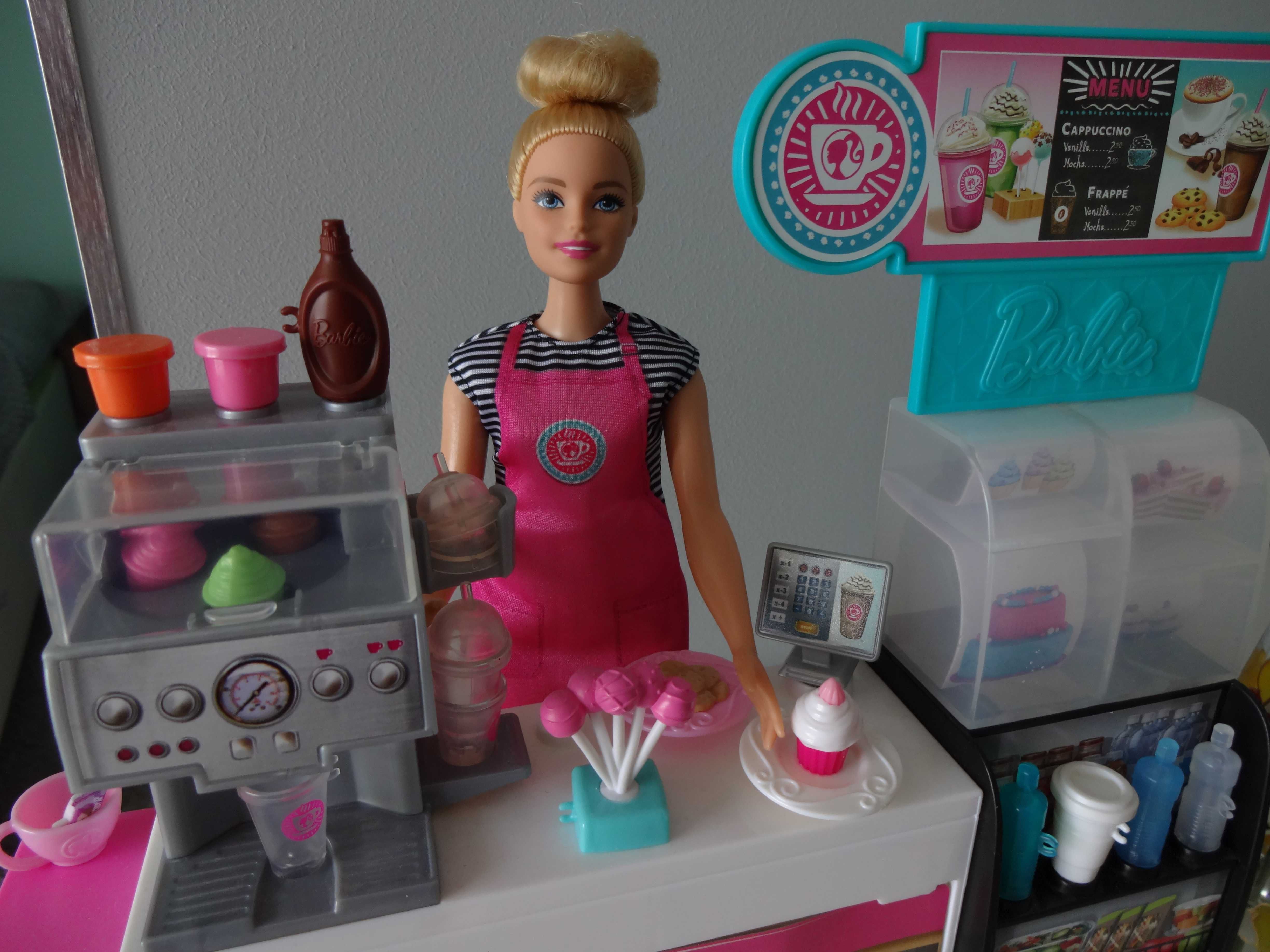 Barbie i kawiarnia