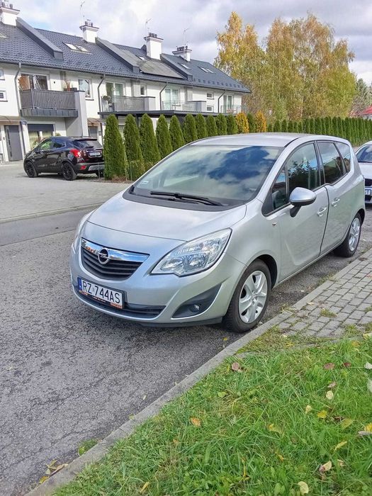 Sprzedam Opla Merivę B 1,4 2011