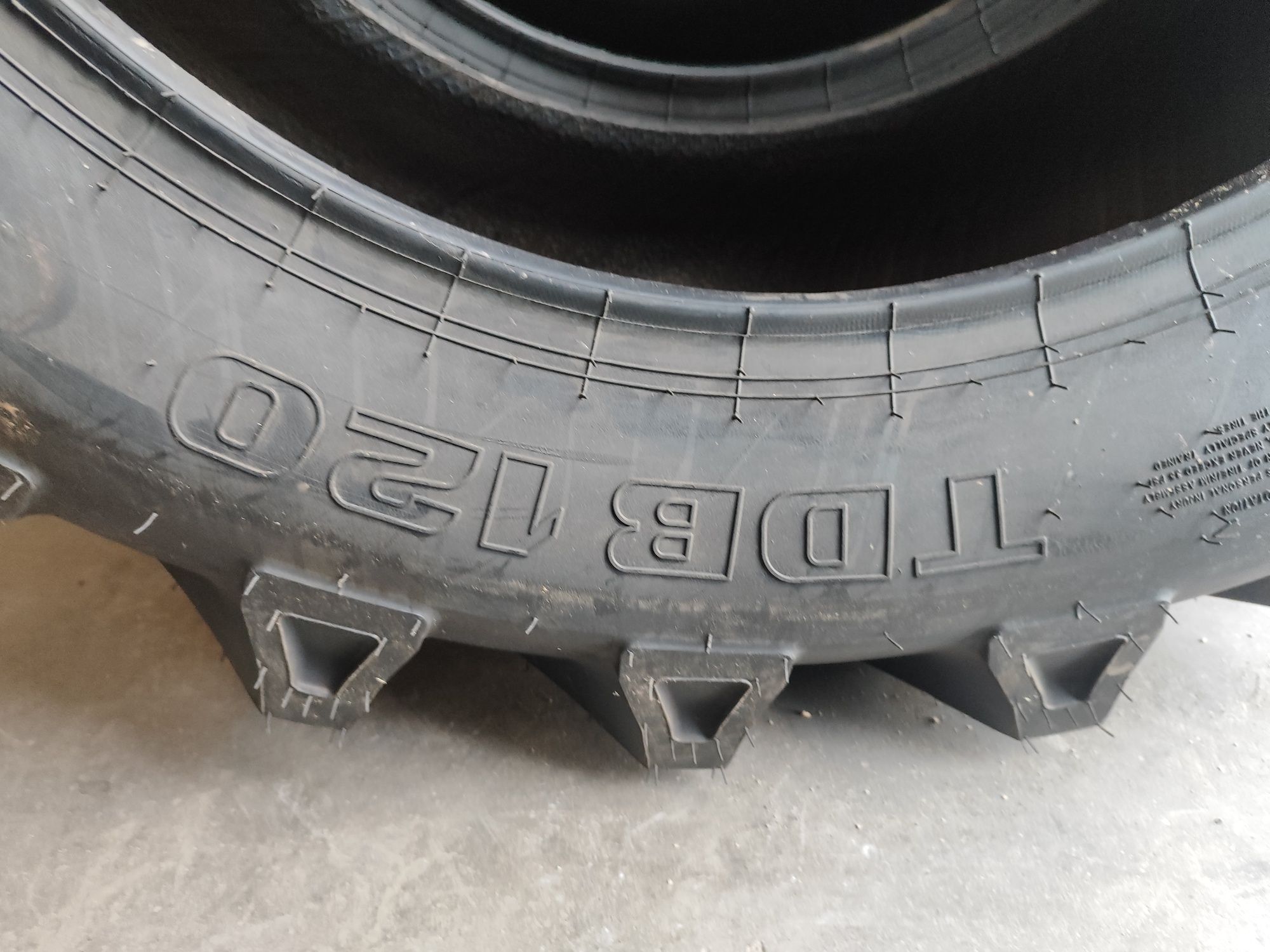 2 pneus Novos Agrícolas 14.9-28 Ascenso - Oferta da entrega