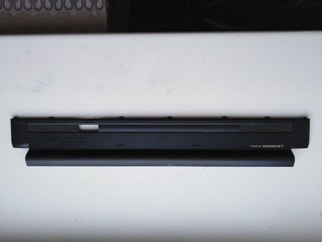 Верхняя часть нижней крышки ноутбука Fujitsu Lifebook A530