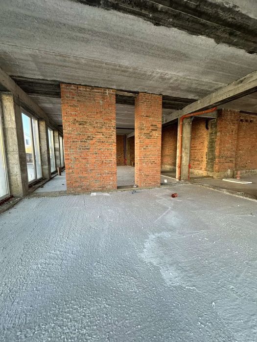 Продаж комерційного приміщення м.Ужгород при центр дорозі