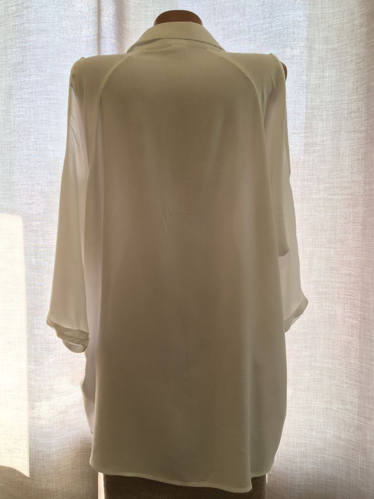 Блуза белая AMISU