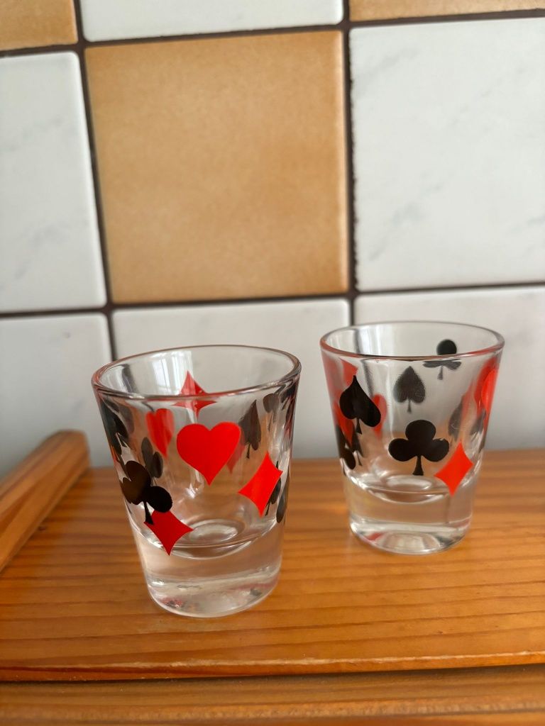 Kieliszki do wódki z motywem karcianym, vintage, retro styl