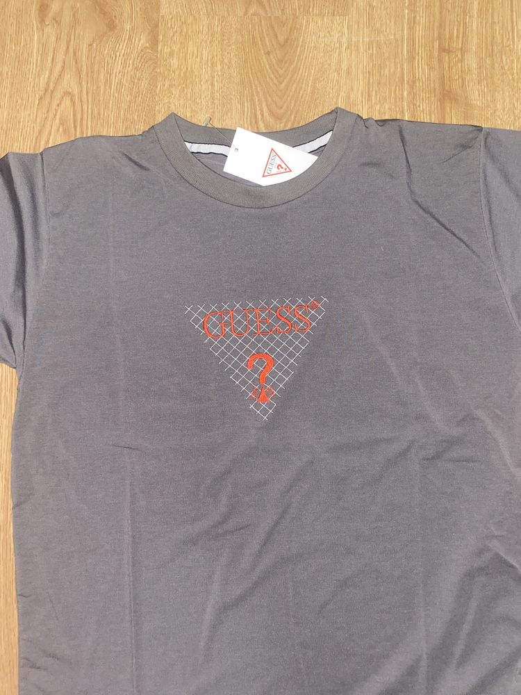 T-shirt GUESS cinzenta