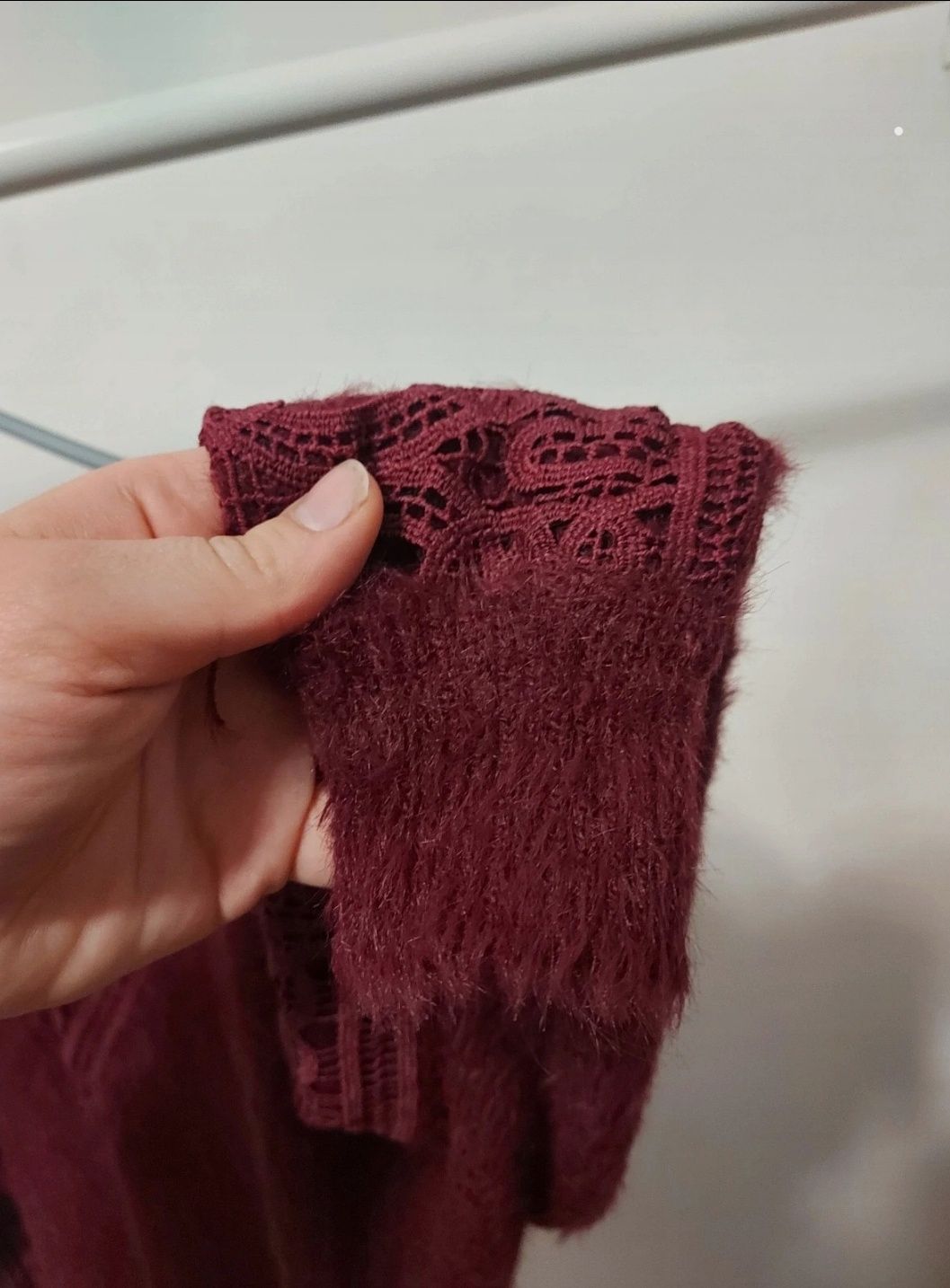 Śliczny Sweter z futerkiem koronkowe rękawy Piękny wzór L/XL