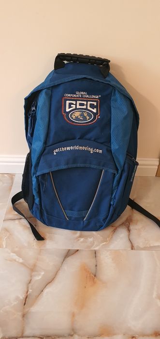 Nowy średni plecak do samolotu.