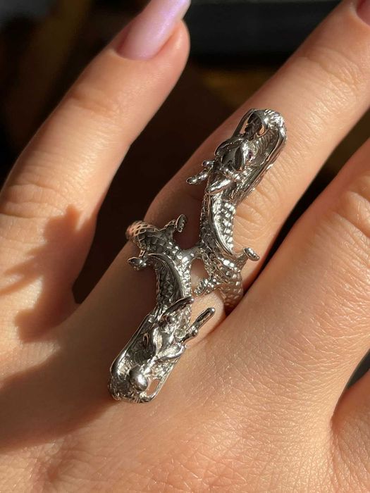 Серебряное кольцо" Дракон"с родолит гранатом.Размер 17.Серебро925 п