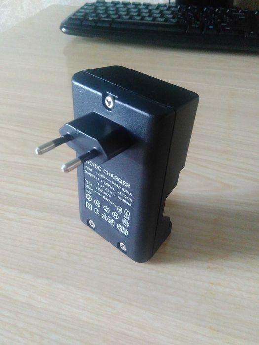 Зарядное устройство для аккумуляторных  батареек AA(aaa) Friwo