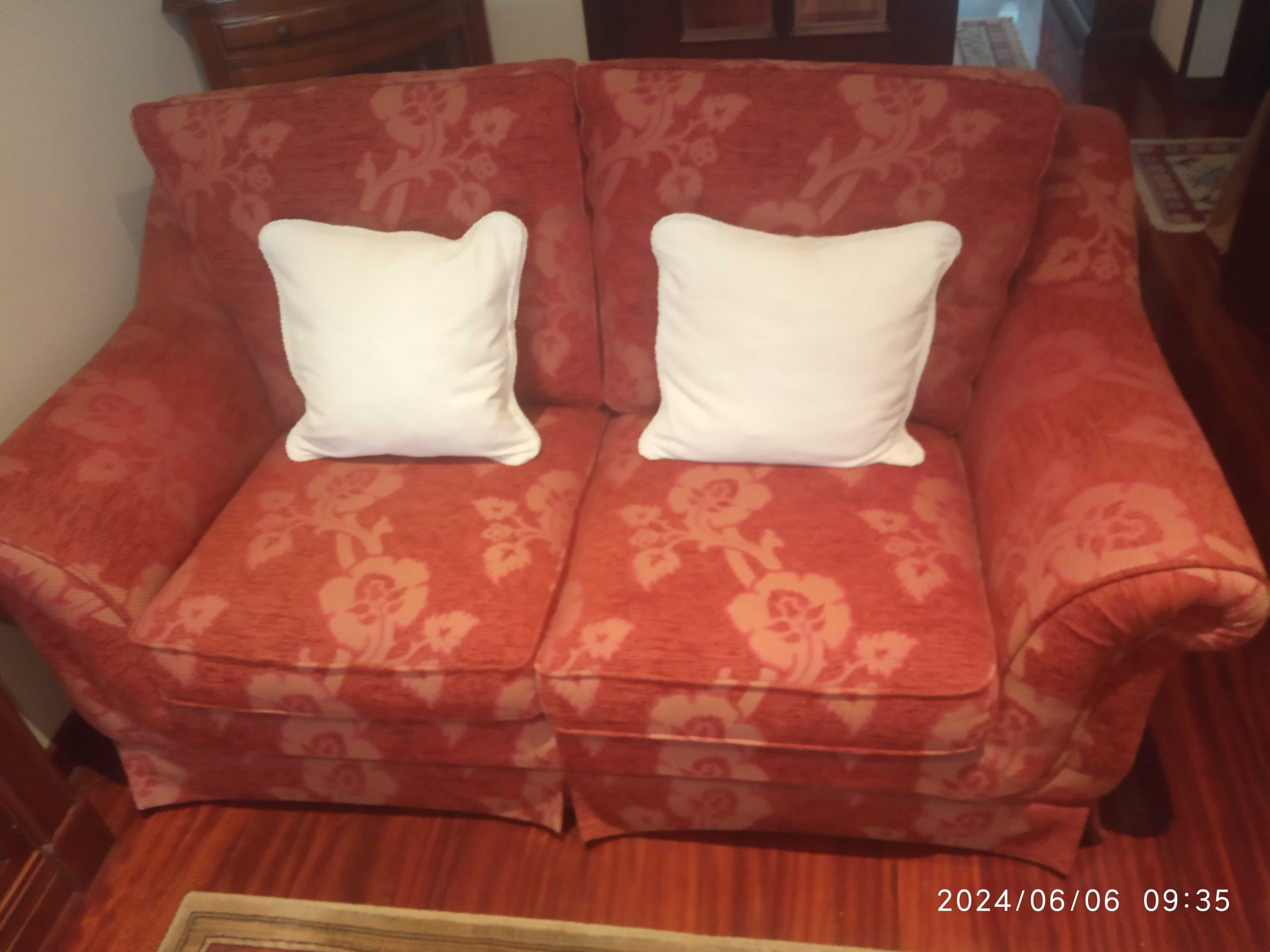 Vendo Conjunto de Sofás 3 e 2 lugares