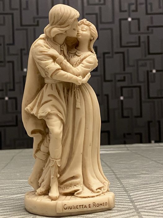 Статуэтка. Скульптура. Винтаж. Италия. Ромео и Джульетта.