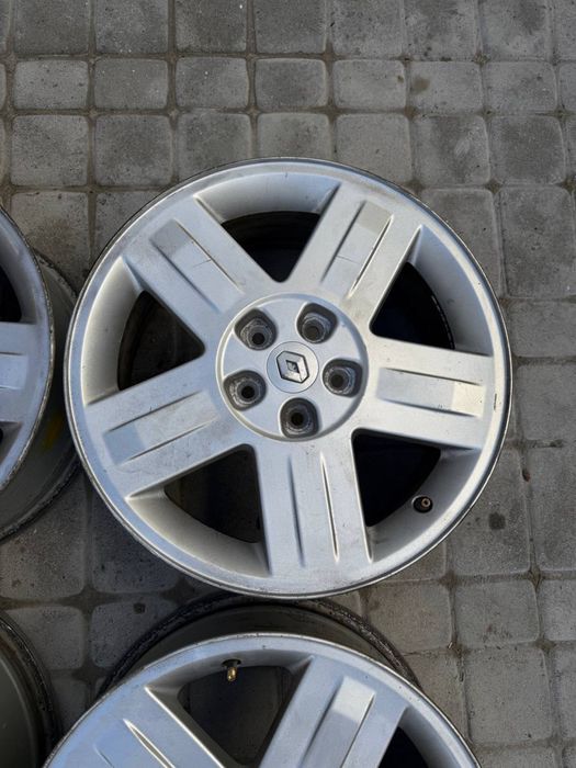 Титани 5/108 Рено R17