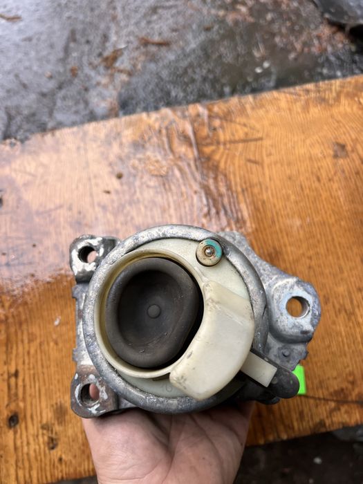 Подушка двигателя правая форд мустанг Ford Mustang 2015 - 2023