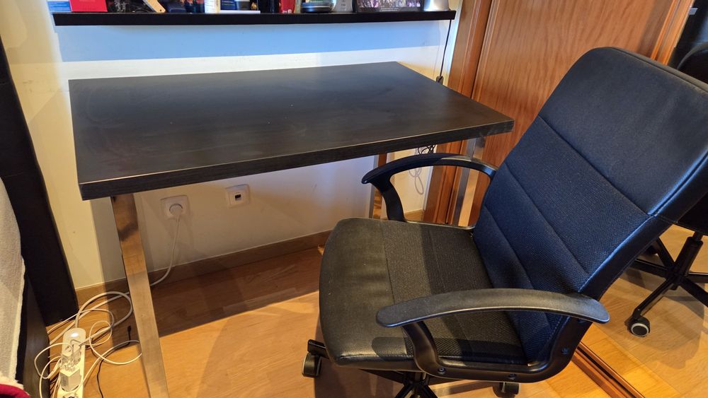 Secretaria e cadeira escritório