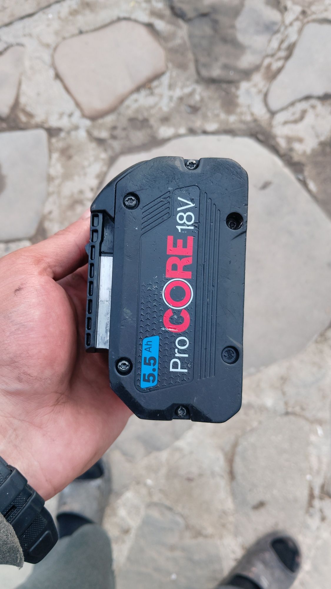 Продам акумулятор bosch pro core 5.5ah