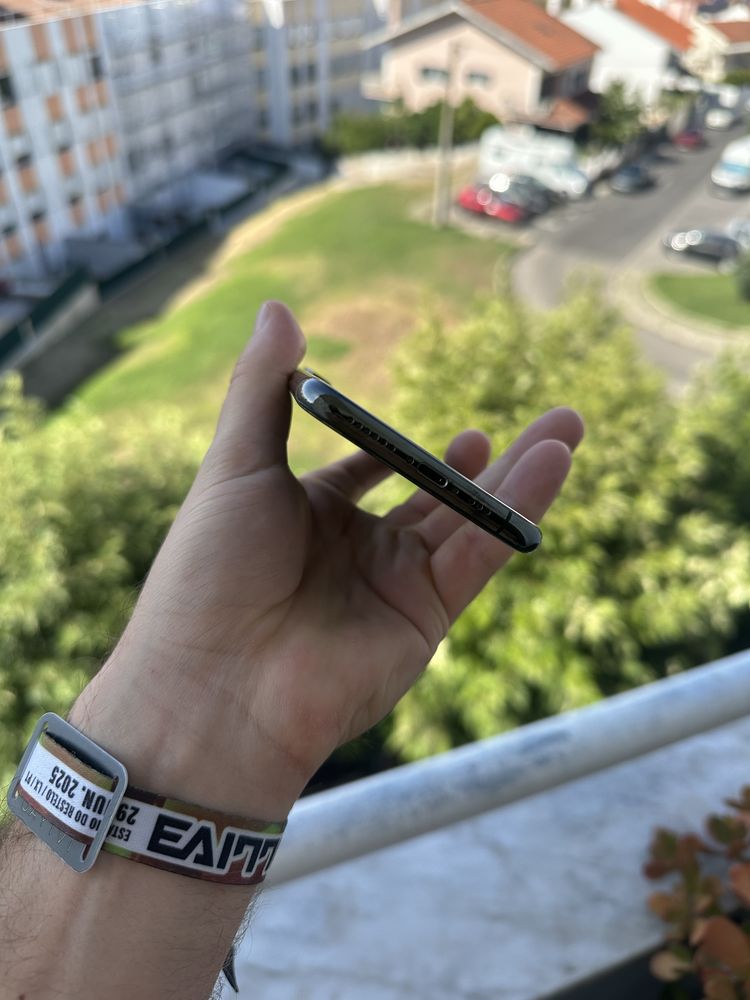 iPhone XS 64gb bom estado