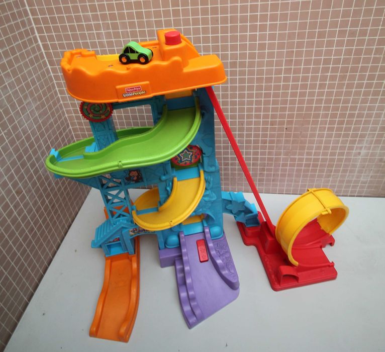 PISTA /GARAGEM Little People Fisher  
60cm De Altura