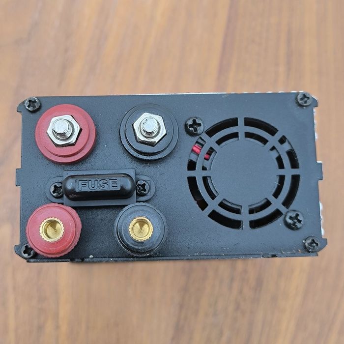 Інвертор автомобільний CARPOINT 12V/230V,