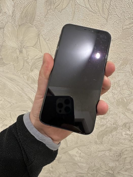 iPhone X 64g не вмикається