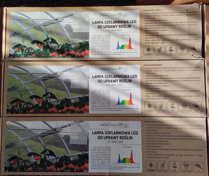 Lampy szklarniowe LED do uprawy roślin UHT-3BAR-60RW trzy sztuki