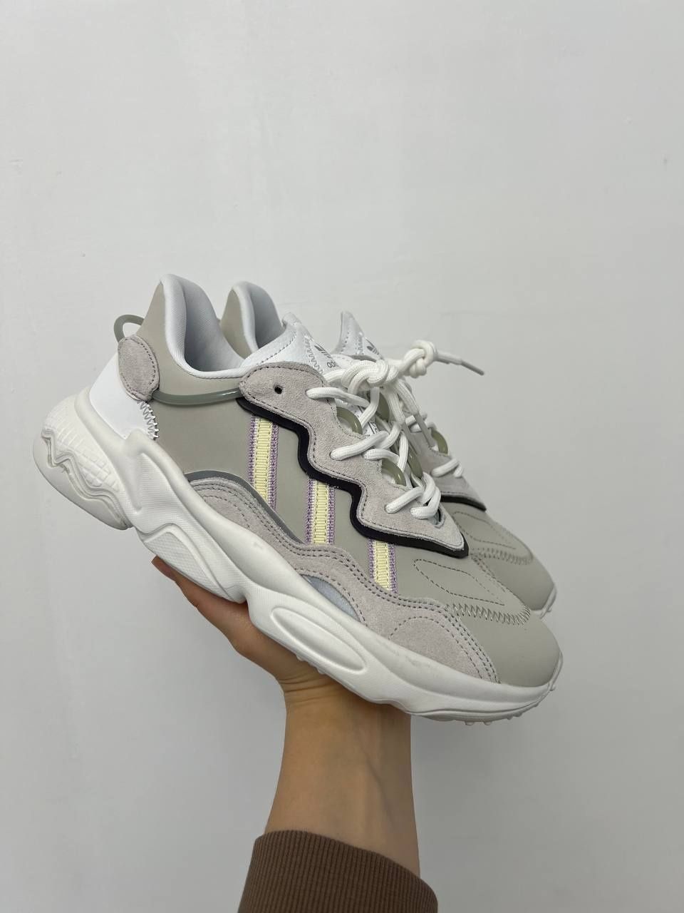 Жіночі кросівки Adidas Ozweego