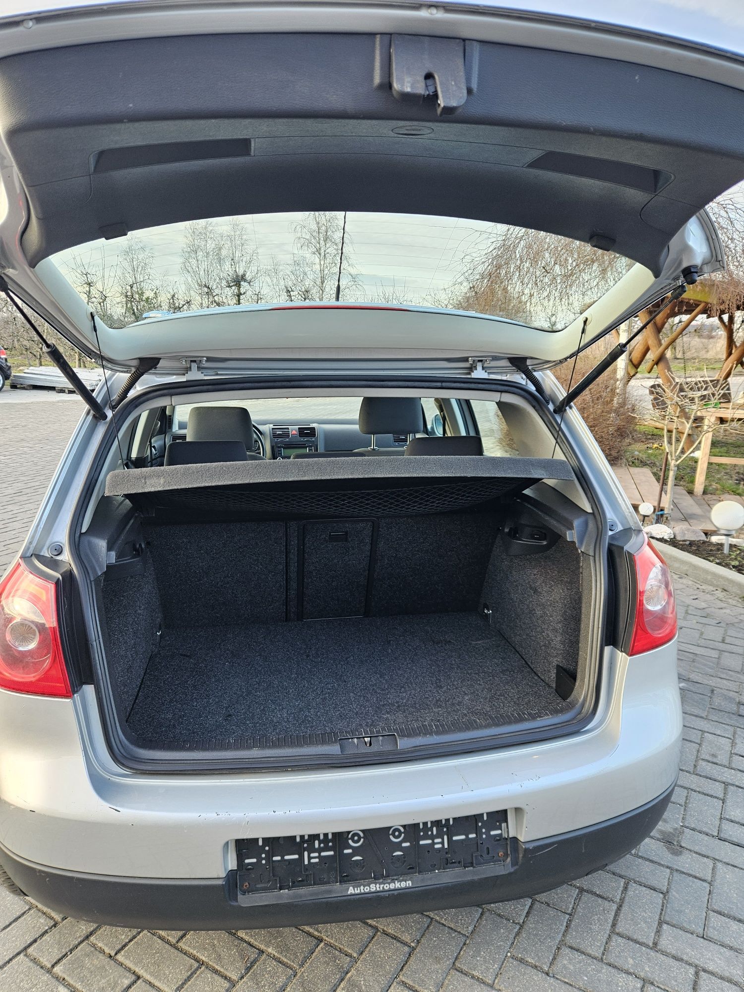 Golf V 1.6 MPI  Sprowadzony Multifunkcyjna kiero