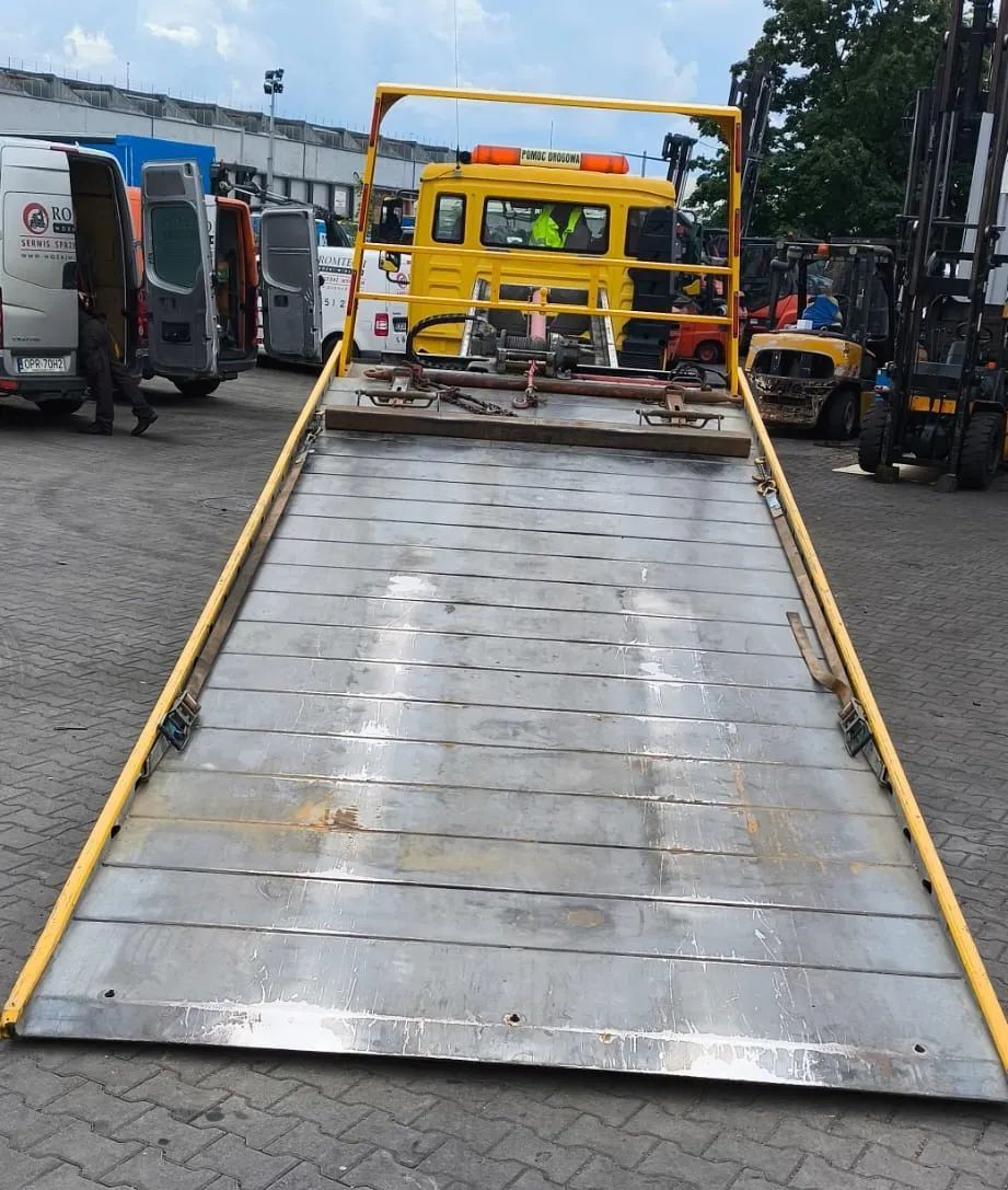 MAN TGL 12.240  MAN TGL 12.240 Pomoc drogowa - platforma hydrauliczna