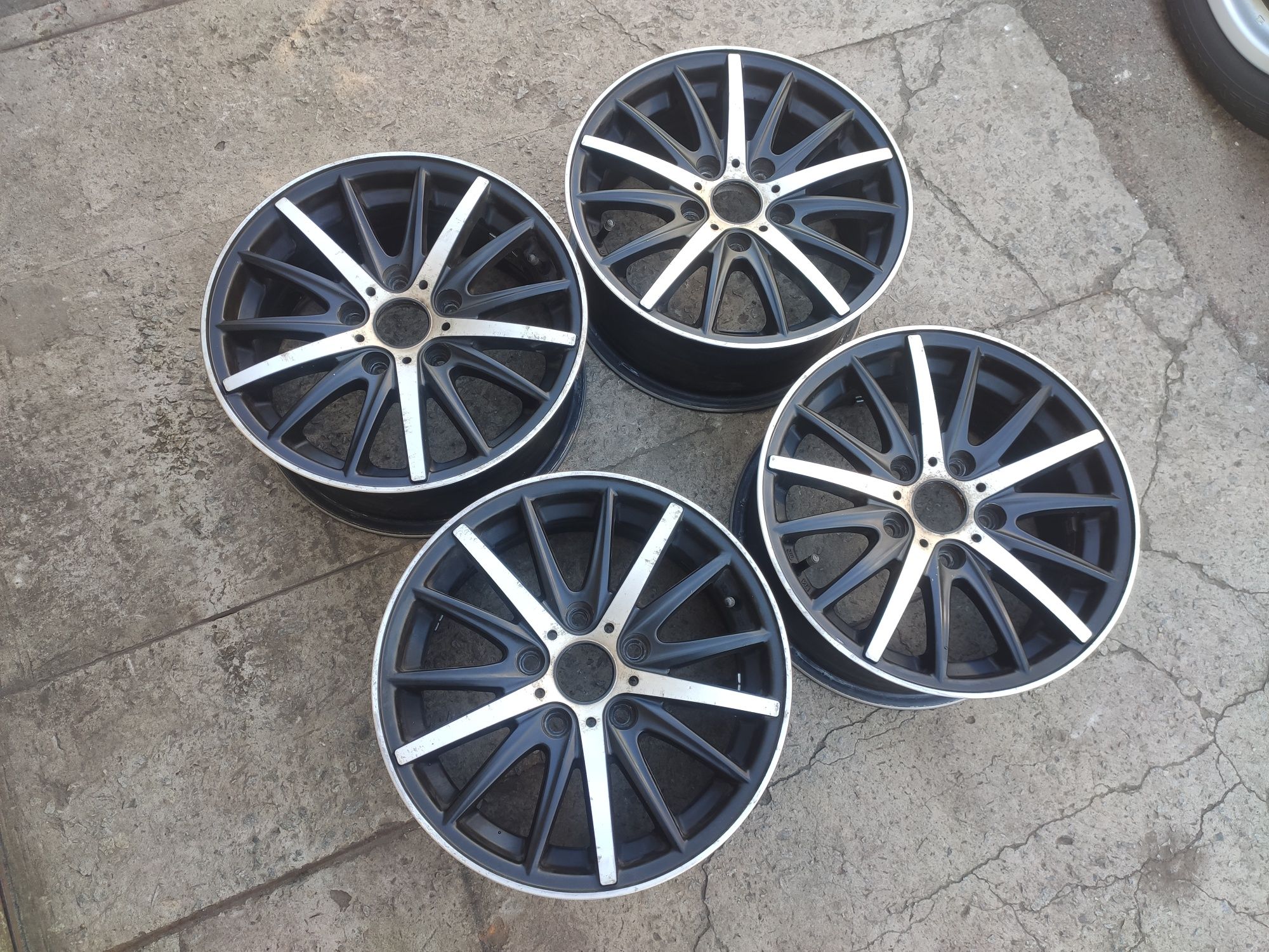 Легкосплавные диски r15 5x114.3 ET-40 на Mazda/Hyundai/KIA/Mitsubishi