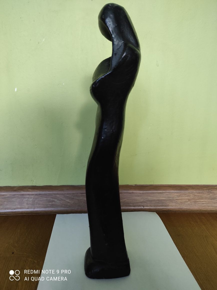 Statuetka ,, Kobieta"  34cm