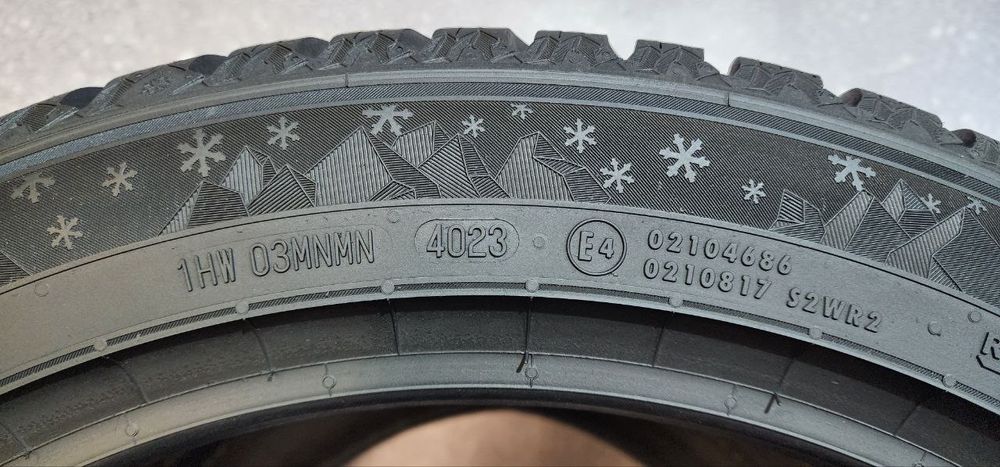 245.45.19 Semperit Speed-Grip5 4шт новая