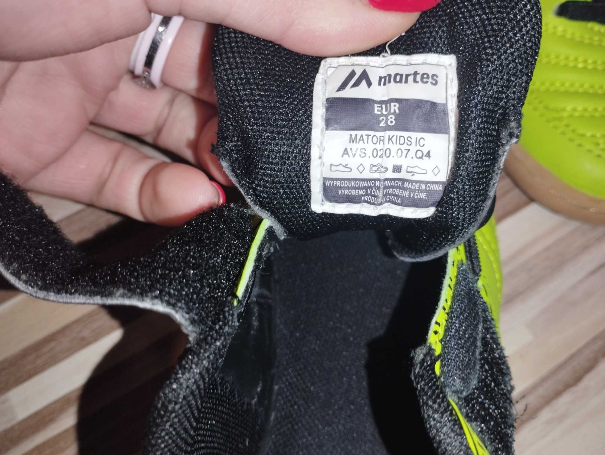 Buty halówki firmy Martes
