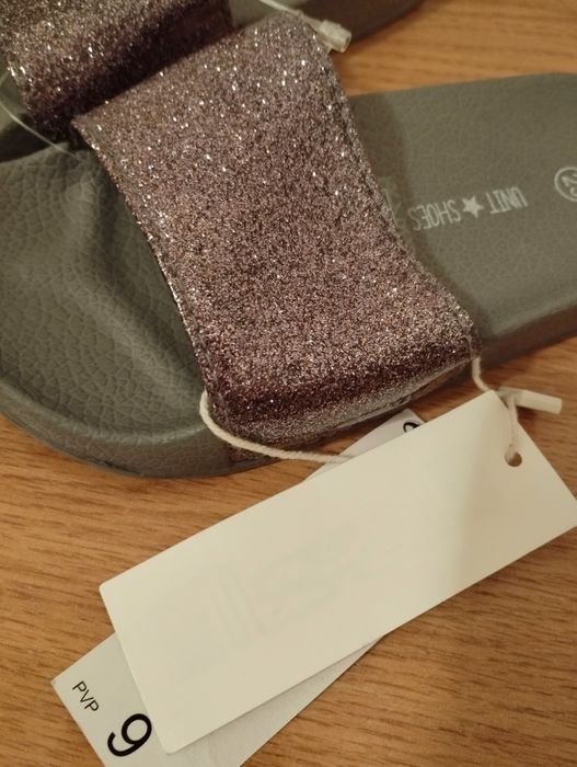 Chinelos Cinza Com Brilho Novos da Unit Shoes