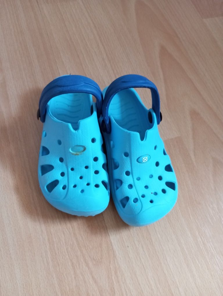 Niebieskie gumowe klapki rozmiar 25