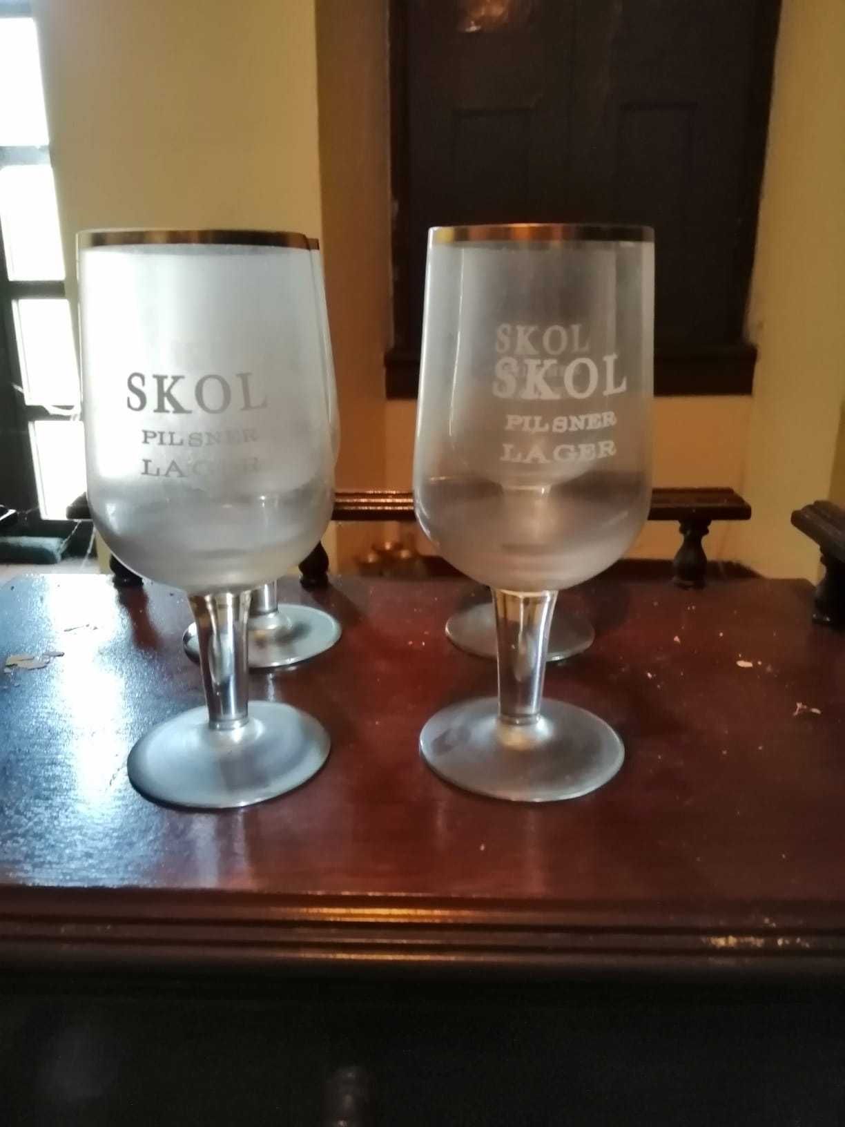 conjunto de 4 copos antigos skol com dourado