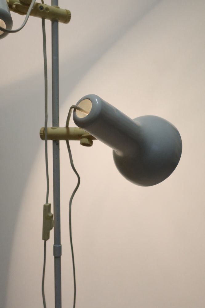 Biała duńska lampa podłogowa 1970 vintage retro stojąca