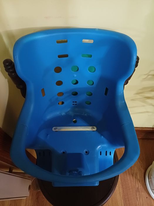 Дитяче крісло на велосипед.