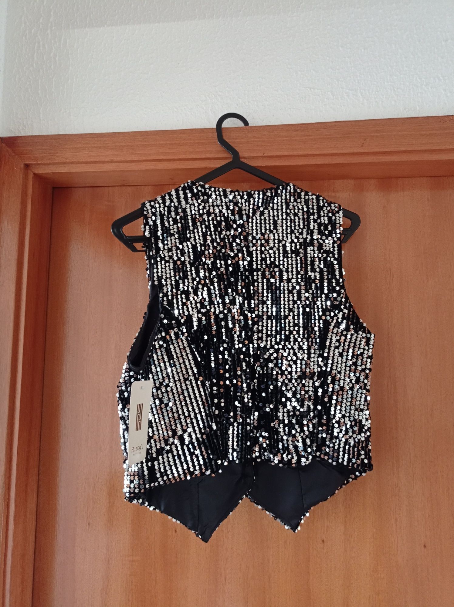 Colete preto Huang's com lantejoulas