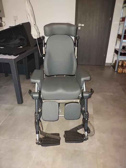Wózek inwalidzki specjalistyczny. V300 30° Komfort