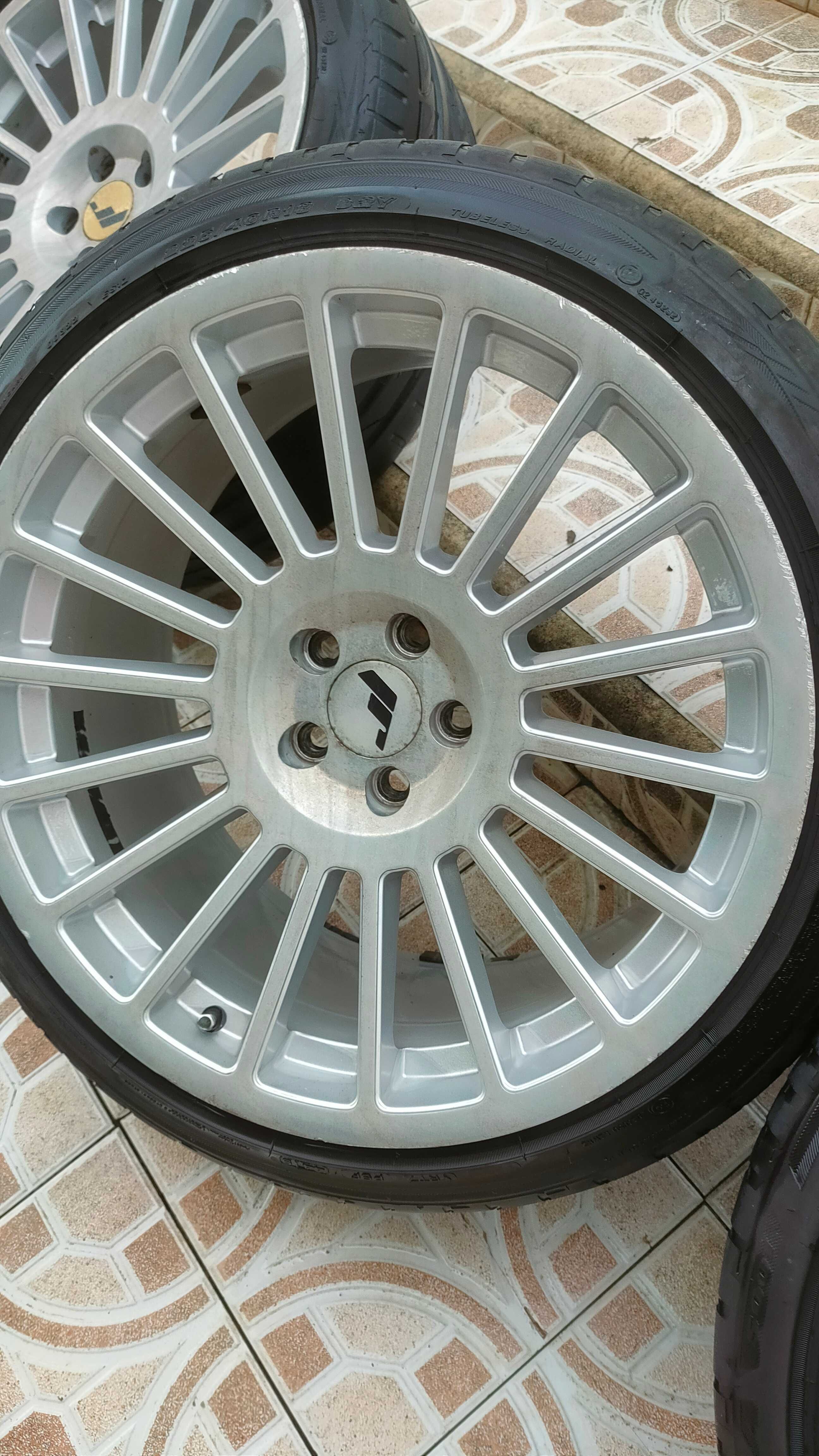 Jantes Japan Racing JR17 18" com pneus