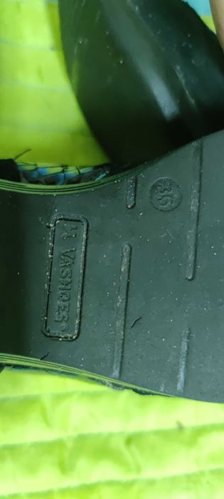 Sapatilhas em pele tam. 36 em bom estado