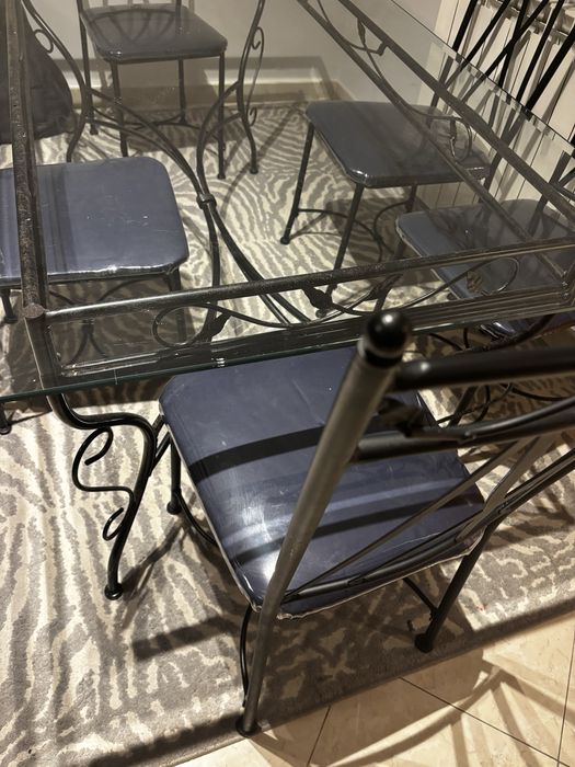 Mesa de 6 lugares com tampo de vidro