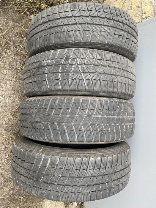 Зимові шини б/в FALKEN 185/60 R15.