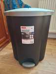 Kosz do segregacji z pedałem CURVER TRIO 2 x 17l + 6l
