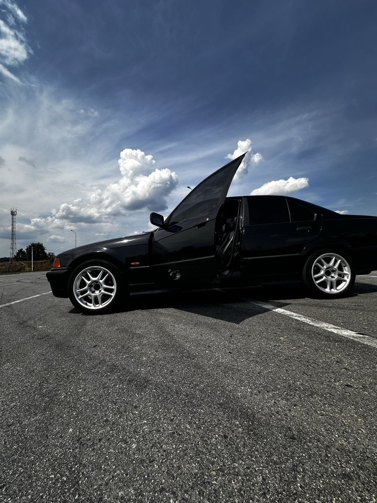 BMW е36 m52б25.