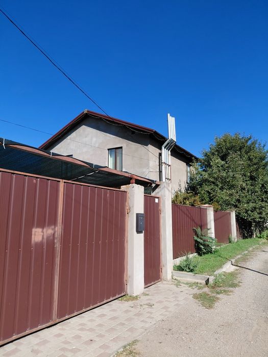 Квартира двоповерхова (таунхаус)