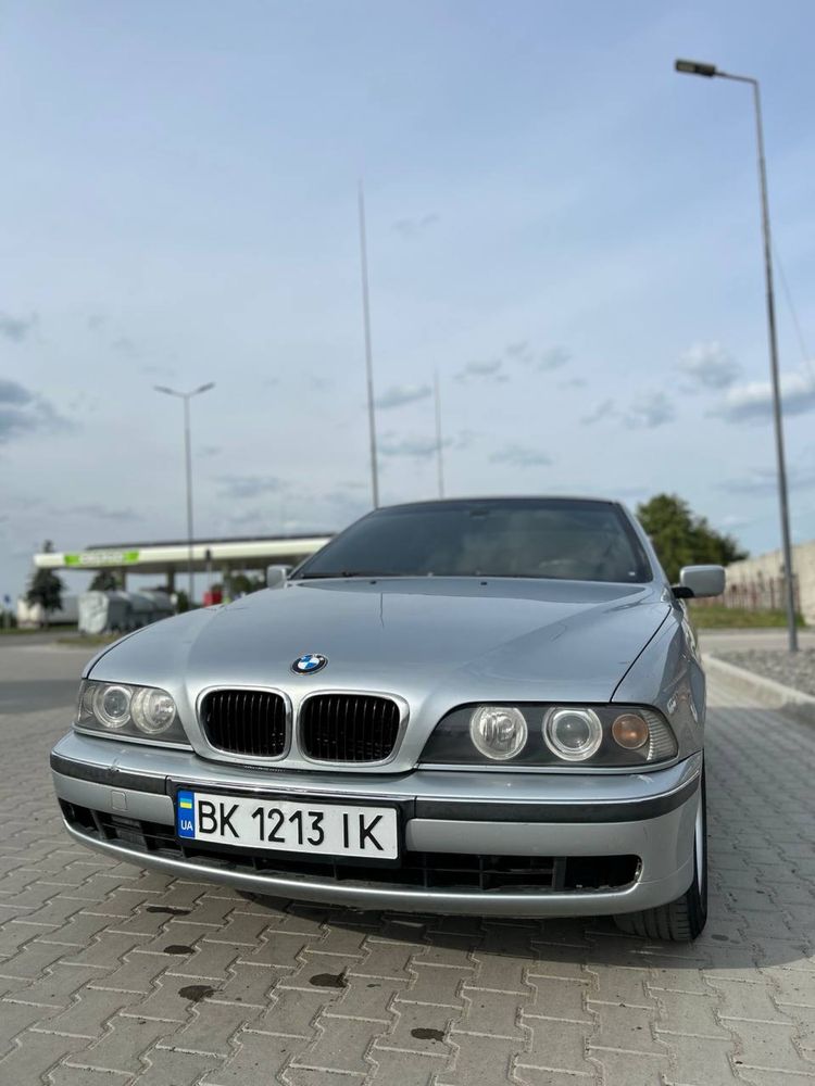 Продаю bmw 523