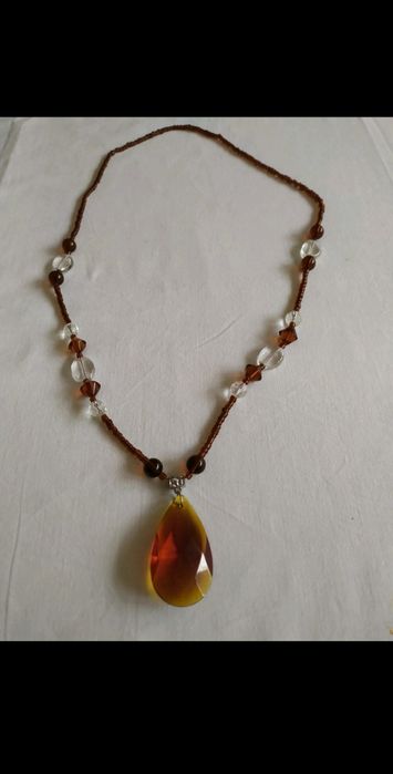 Korale w kolorze brązowym