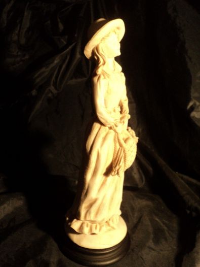 Статуэтка фарфоровая 27см из Франции антиквариат бисквит старина керам