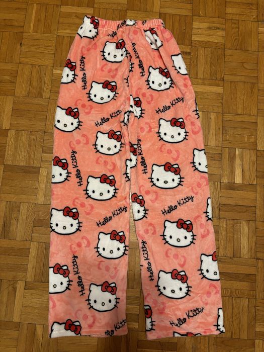 Różowe spodnie hello kitty